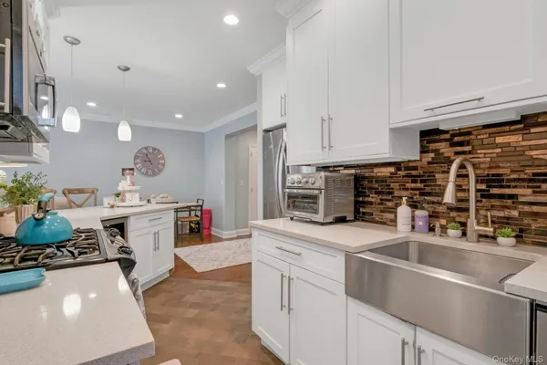 $329,000 | 101 Old Mamaroneck Road, Unit 2C5, White Plains, NY 10605