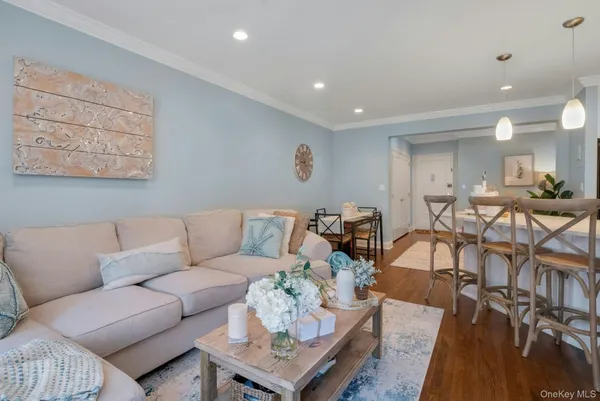 $329,000 | 101 Old Mamaroneck Road, Unit 2C5, White Plains, NY 10605