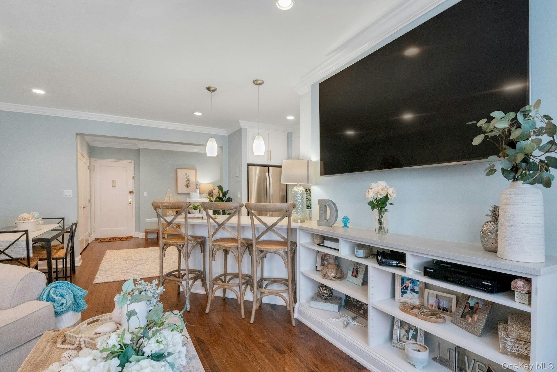 101 Old Mamaroneck Road, Unit 2C5 White Plains, NY 10605 - Photo 19 of 35 a living room with furniture and flat screen tv
