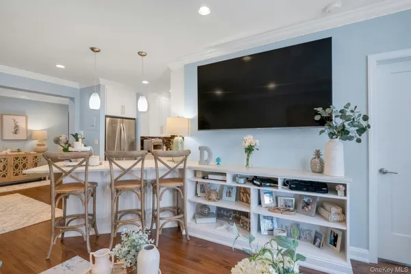 $329,000 | 101 Old Mamaroneck Road, Unit 2C5, White Plains, NY 10605