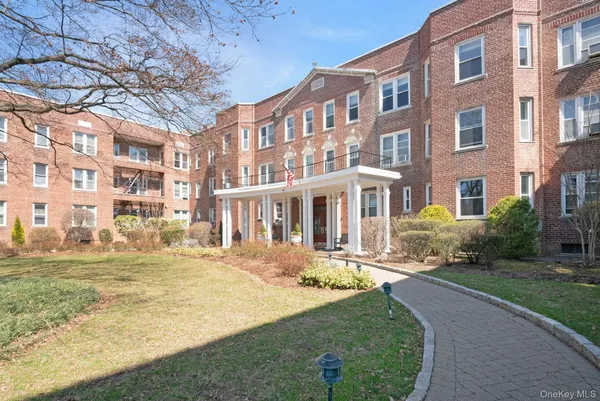 $329,000 | 101 Old Mamaroneck Road, Unit 2C5, White Plains, NY 10605