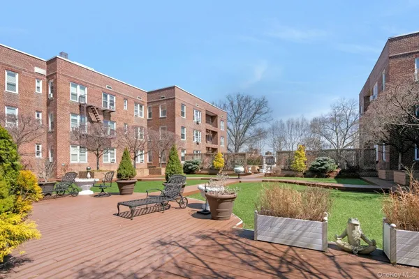 $329,000 | 101 Old Mamaroneck Road, Unit 2C5, White Plains, NY 10605