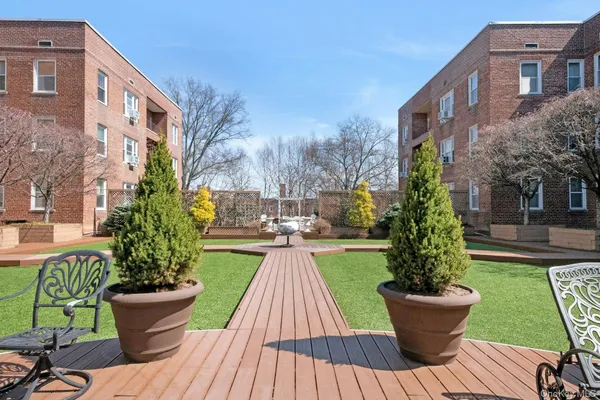 $329,000 | 101 Old Mamaroneck Road, Unit 2C5, White Plains, NY 10605