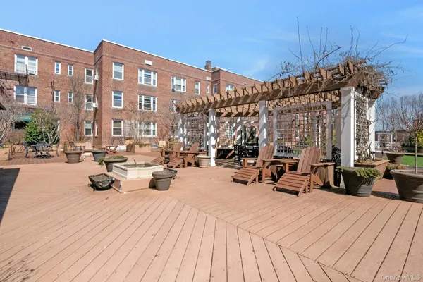 $329,000 | 101 Old Mamaroneck Road, Unit 2C5, White Plains, NY 10605