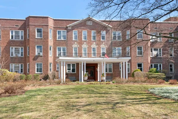 $329,000 | 101 Old Mamaroneck Road, Unit 2C5, White Plains, NY 10605