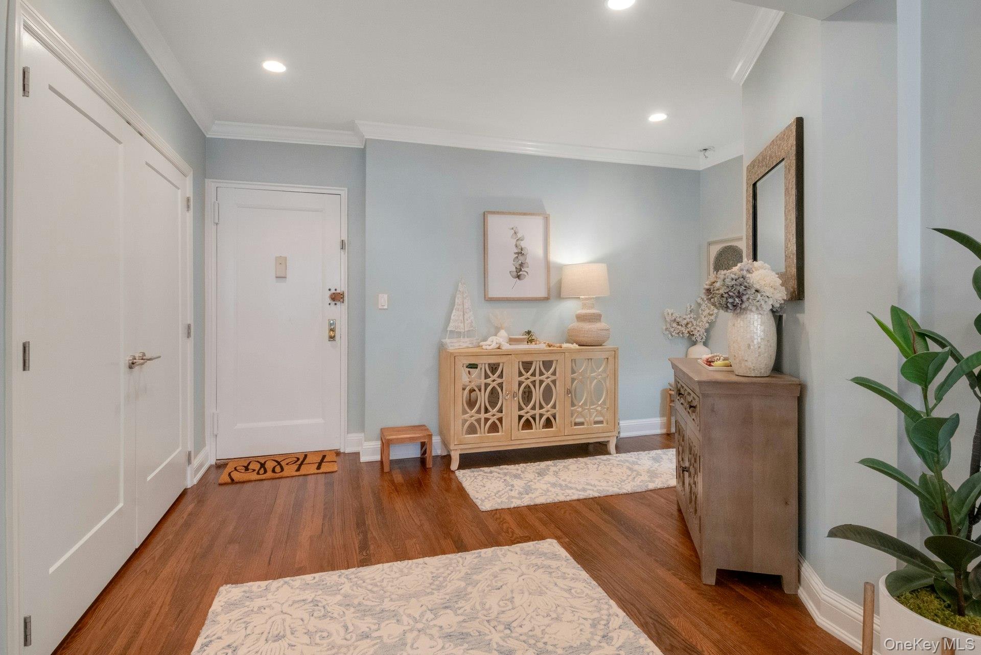 101 Old Mamaroneck Road, Unit 2C5 White Plains, NY 10605 - Photo 5 of 35 a living room with furniture and wooden floor
