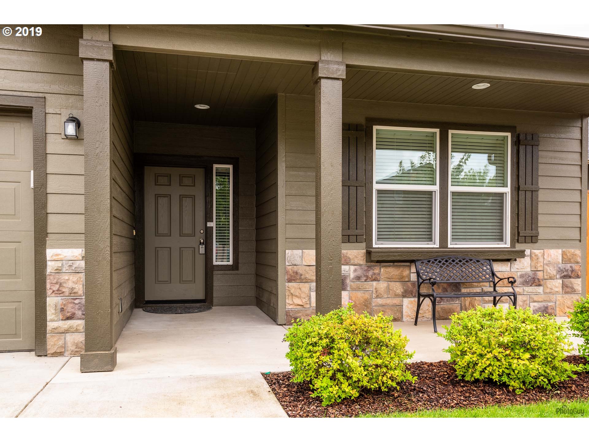 1856 Adelman Loop Eugene, OR 97402 - Photo 2 of 28 Gallery Image 2
