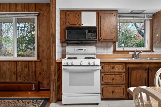 $725,000 | 21 Pine Street, Old Bridge, NJ 08857