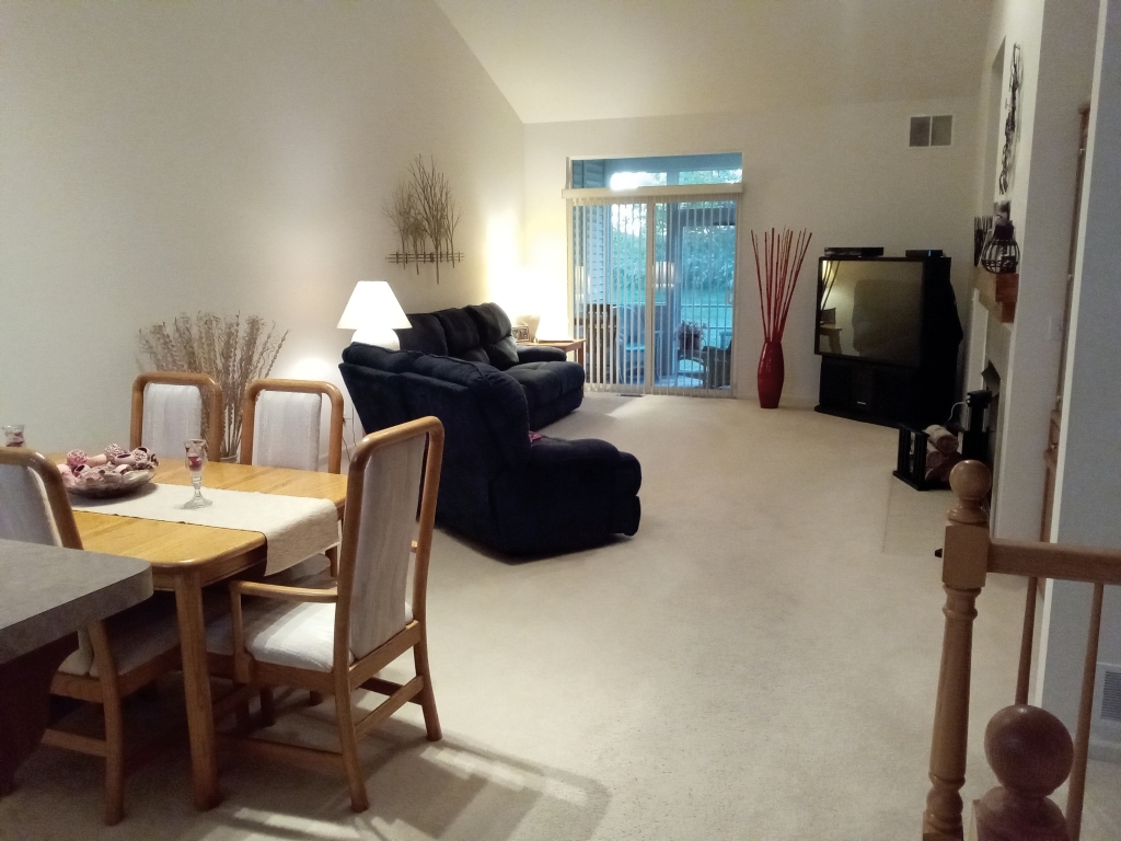 885 Eineke Boulevard Algonquin, IL 60102 - Photo 3 of 16 a bed room with furniture and a window