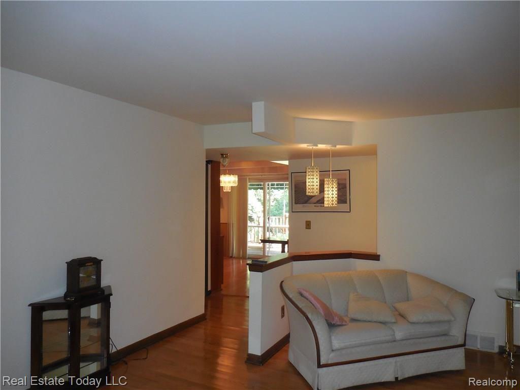 19733 Midway Road Southfield, MI 48075 - Photo 16 of 23 DSCN0827.JPG