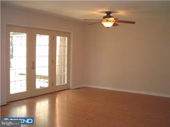 137 Echelon Road Voorhees, NJ 08043 - Photo 5 of 12 Living Room