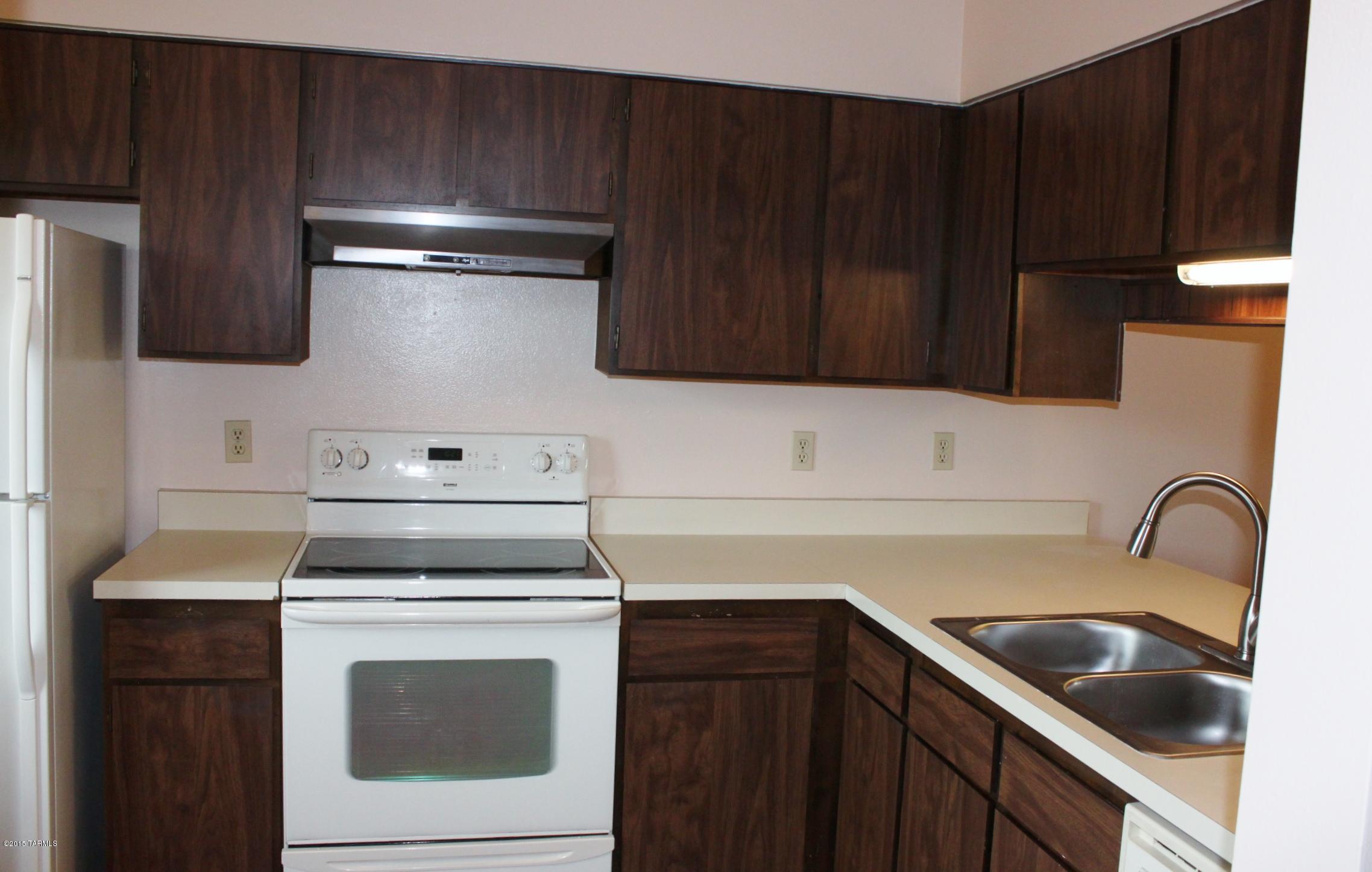 910 South Pantano Road Tucson, AZ 85710 - Photo 4 of 20 Gallery Image 4