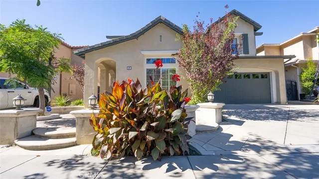 a front view of house with yard
