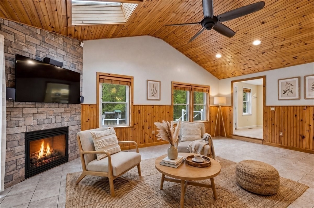 9 Robinhood Road Tyngsborough, MA 01879 - Photo 10 of 41