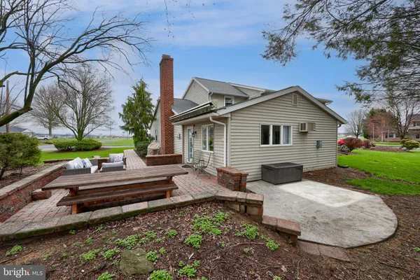 a view of a house with backyard and sitting area