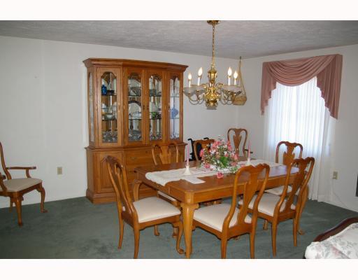 2850 Edgecliff Road, Unit 29 Lower Burrell, PA 15068 - Photo 3 of 7 Dining Room.