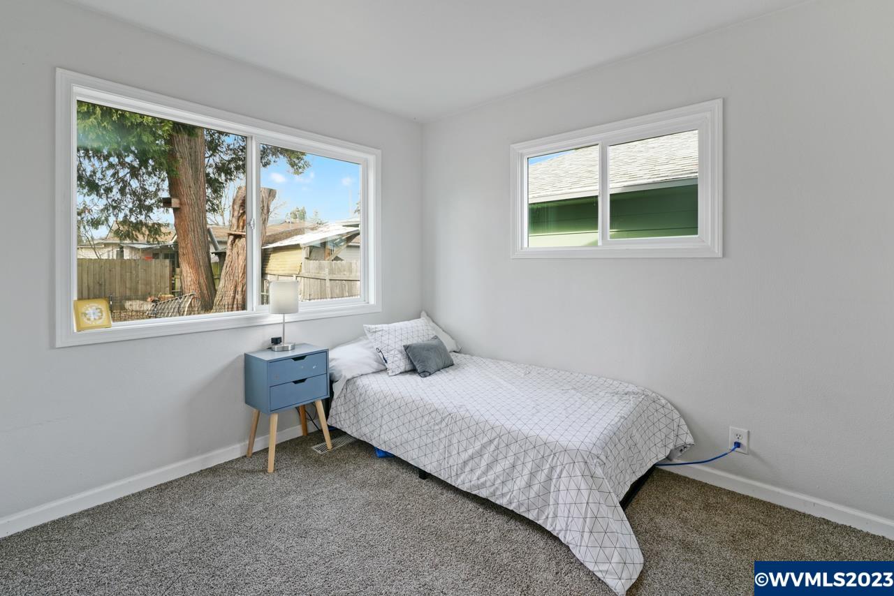 3039 Pringle Road Southeast Salem, OR 97302 - Photo 20 of 29 a bedroom with a bed and a window