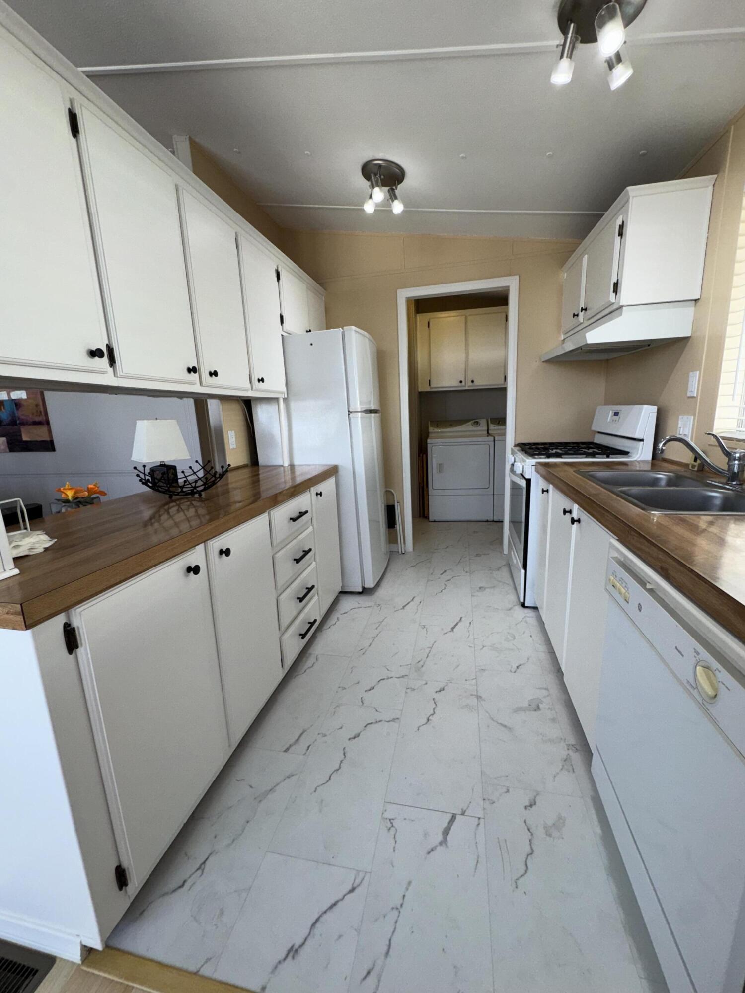 46618 Madison Street, Unit 153 Indio, CA 92201 - Photo 28 of 47 Galley Kitchen