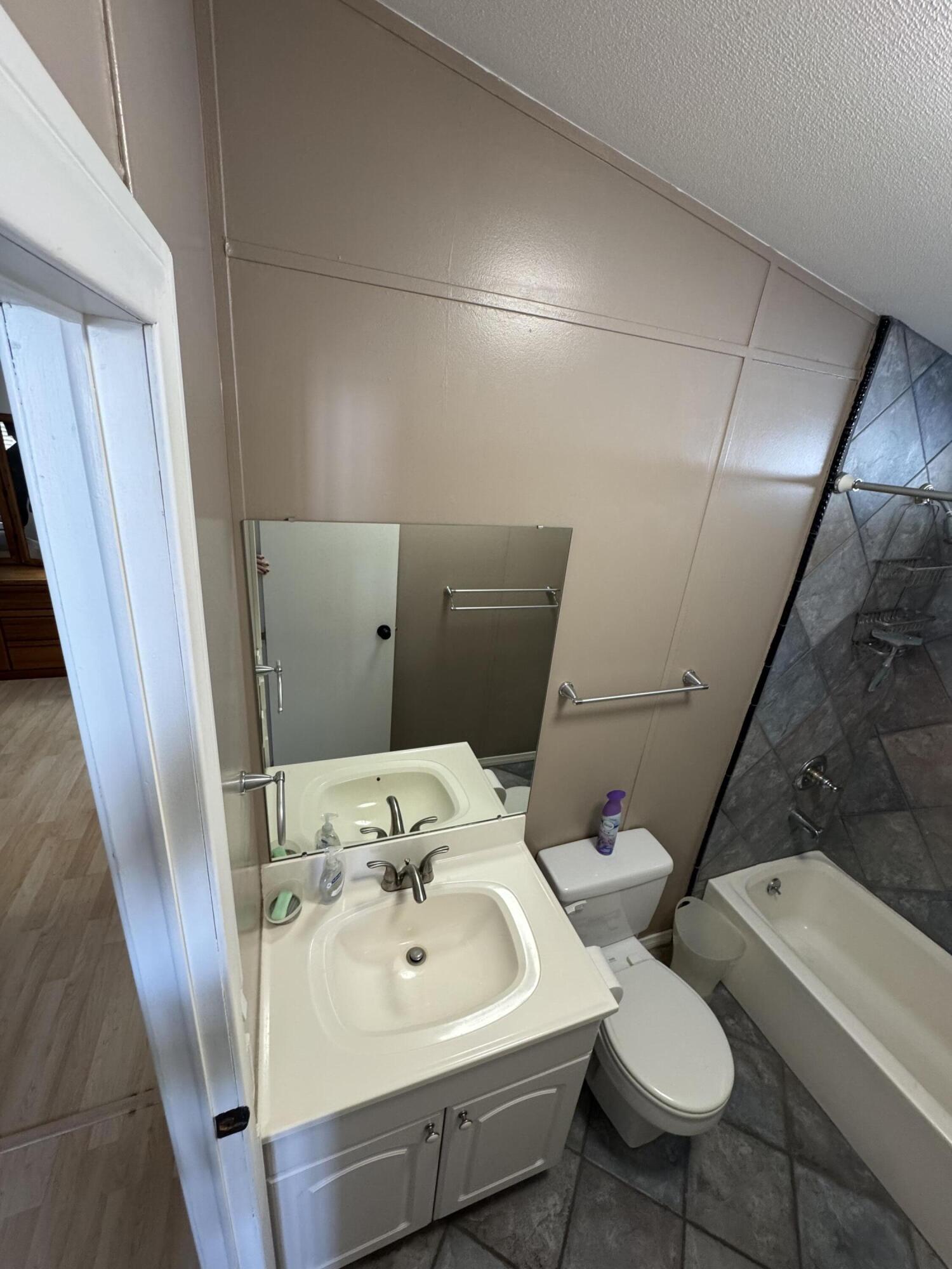 46618 Madison Street, Unit 153 Indio, CA 92201 - Photo 37 of 47 Hall Bath