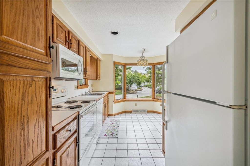 47 Abington Road, Unit 47 Danvers, MA 01923 - Photo 13 of 40 Gallery Image 13