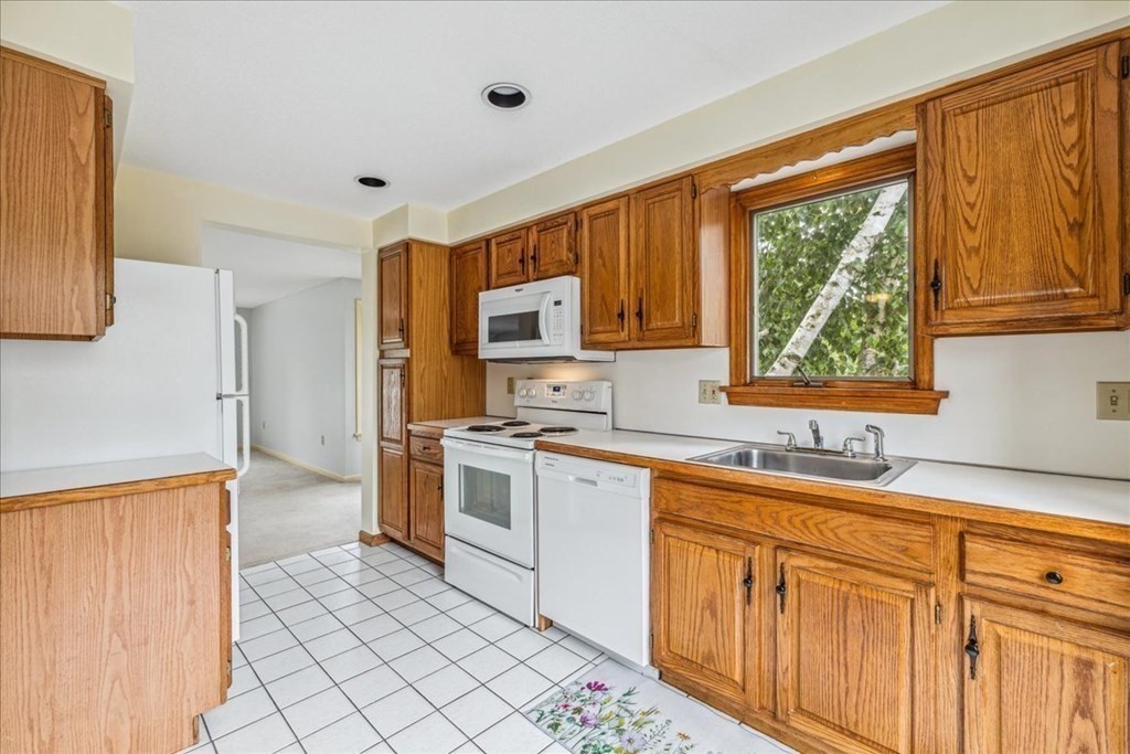 47 Abington Road, Unit 47 Danvers, MA 01923 - Photo 10 of 40 Gallery Image 10