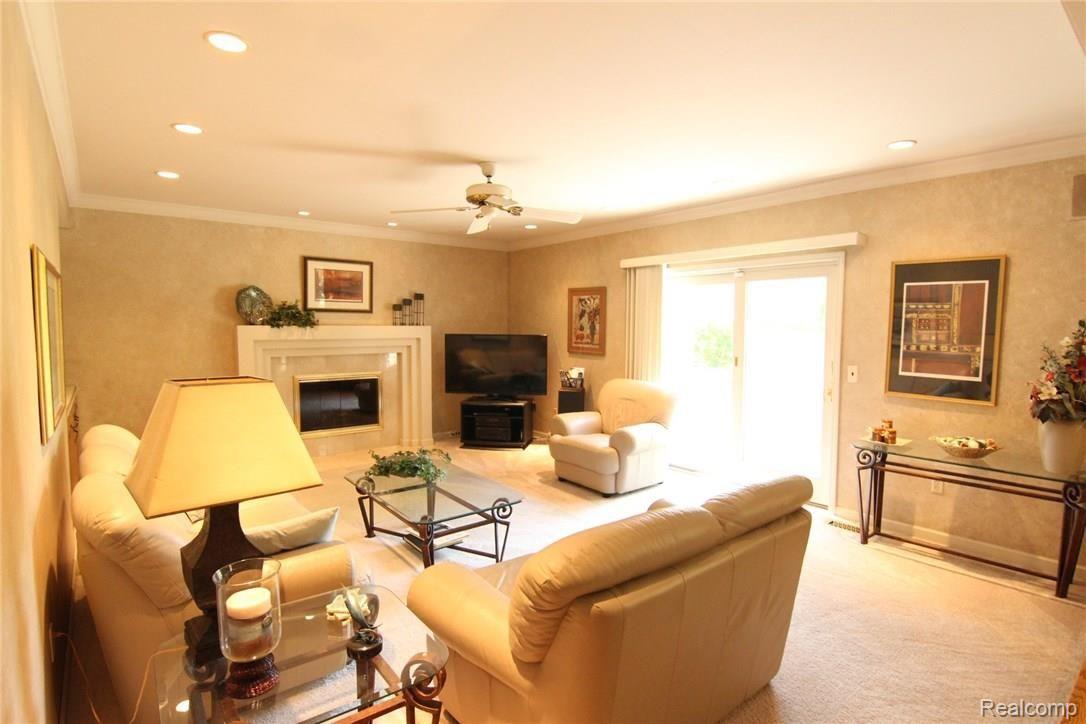 710 Lion Street Rochester, MI 48307 - Photo 16 of 40 Family Room (2).JPG