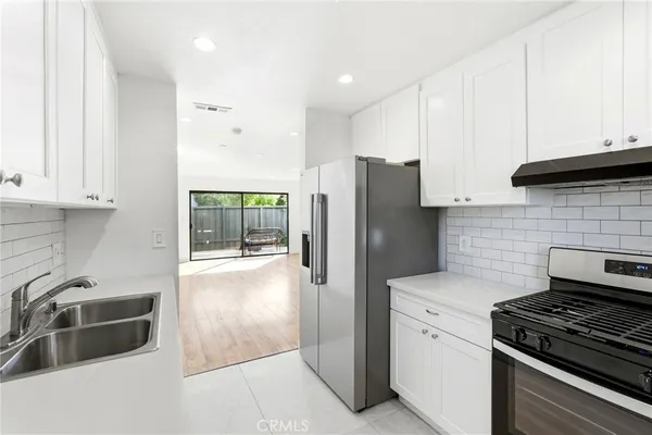 $3,495 | 11311 Tampa Avenue, Unit 21, Porter Ranch, CA 91326