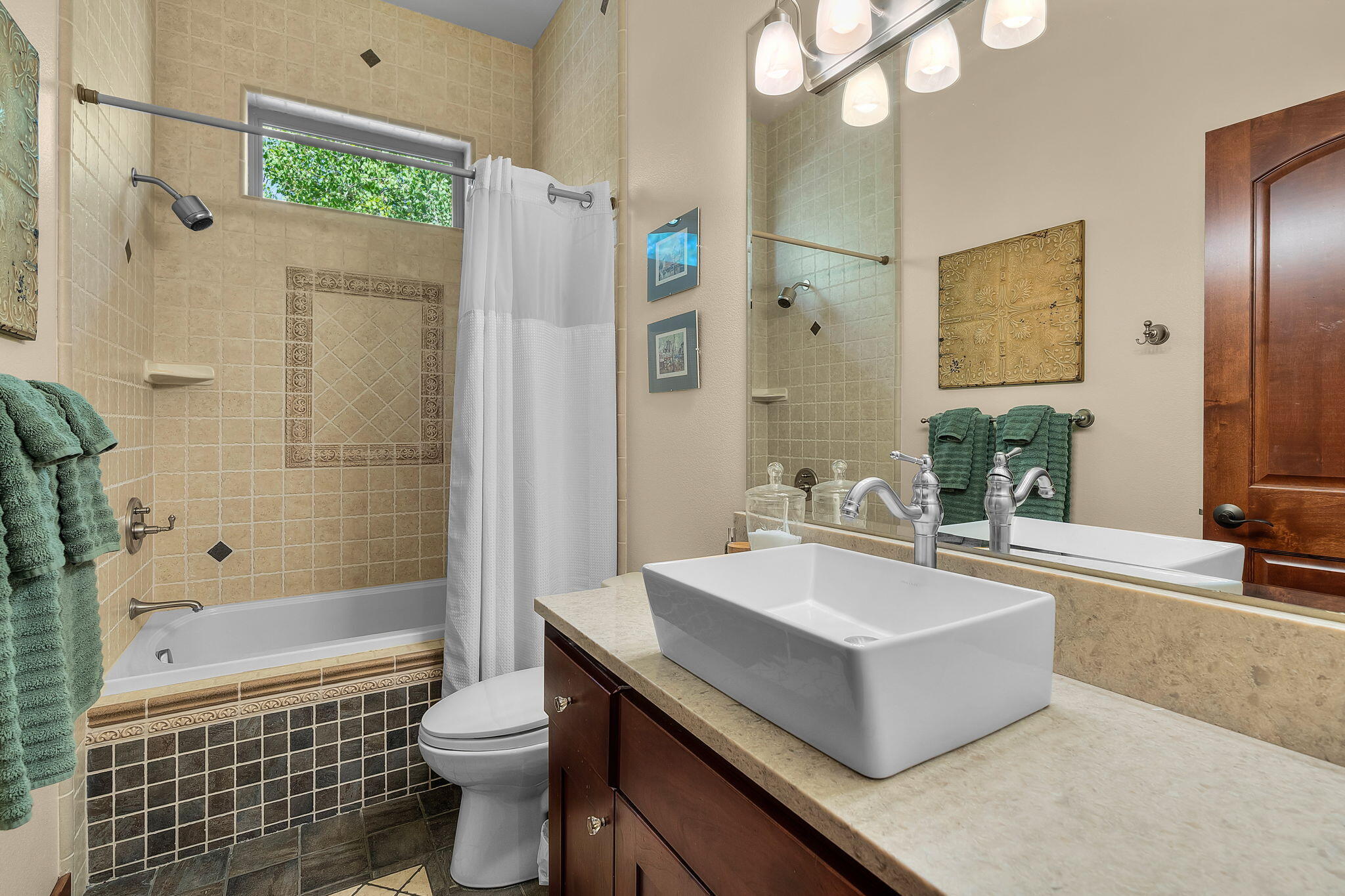 10193 Sundance Ridge Loop Redmond, OR 97756 - Photo 33 of 64 Guest bath