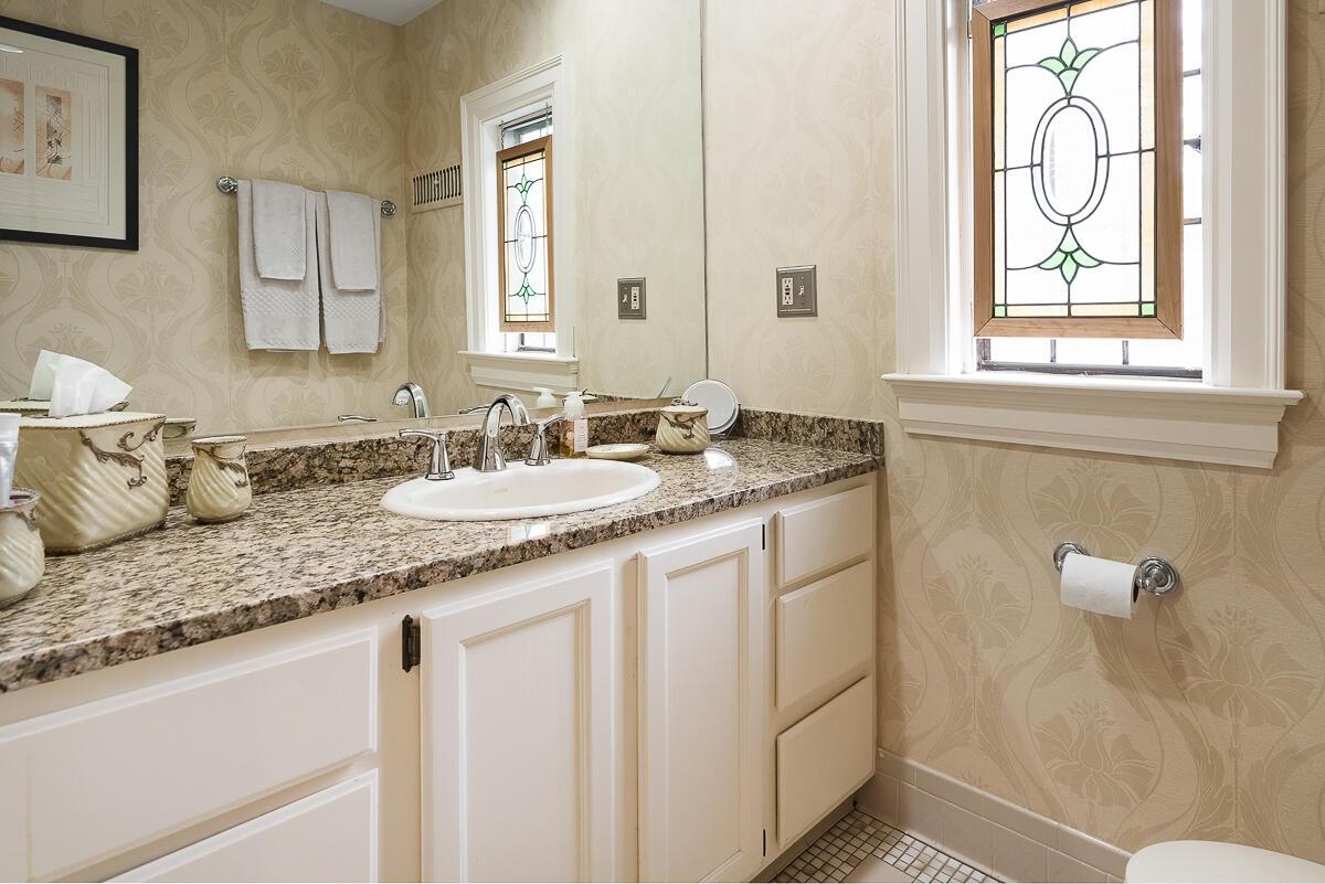 90 Ashbourne Road Columbus, OH 43209 - Photo 31 of 55 Full Bath #2