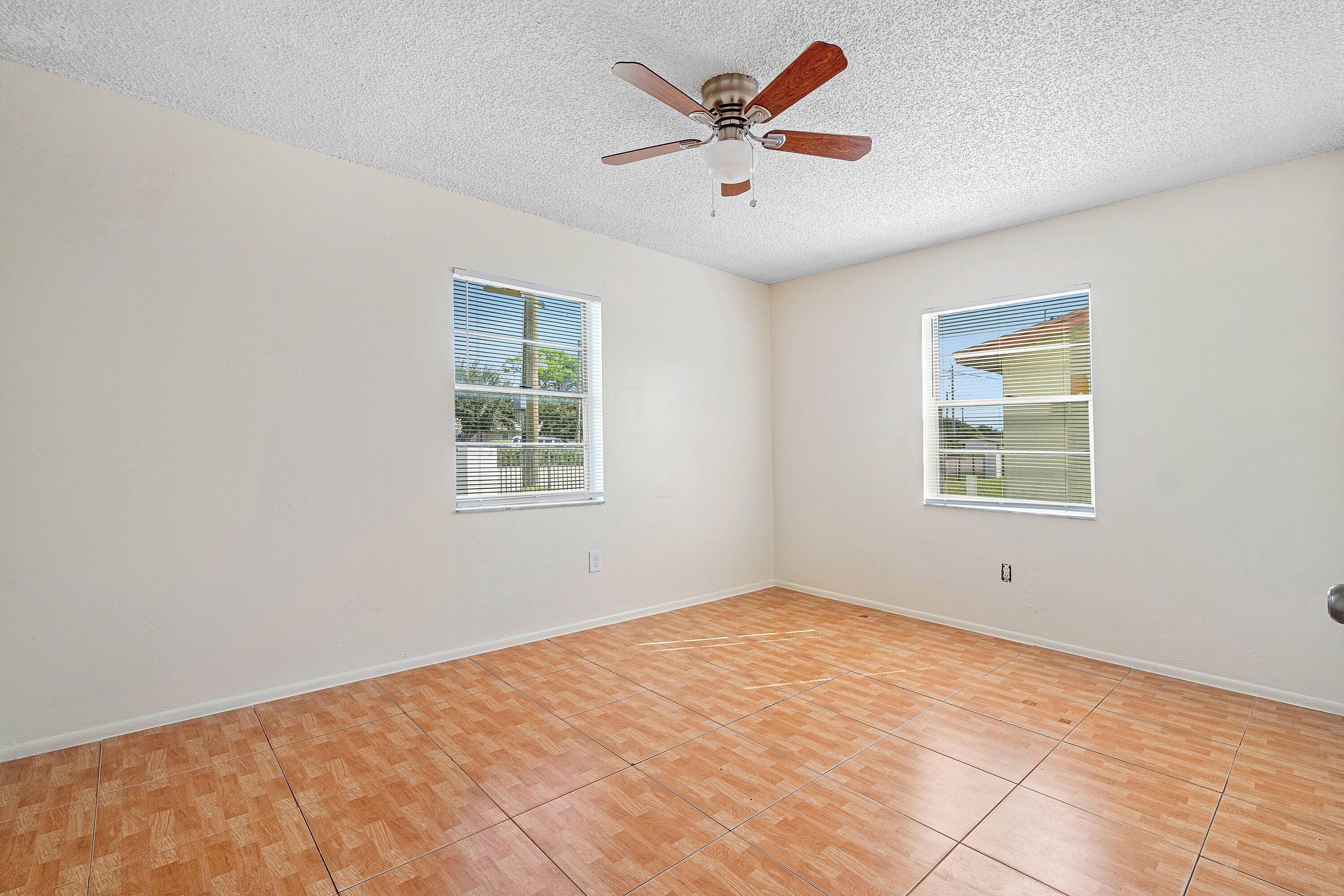 4766 Gulfstream Road Lake Worth, FL 33461 - Photo 12 of 24 012-4766GulfstreamRoad-LakeWorthBeach-FL