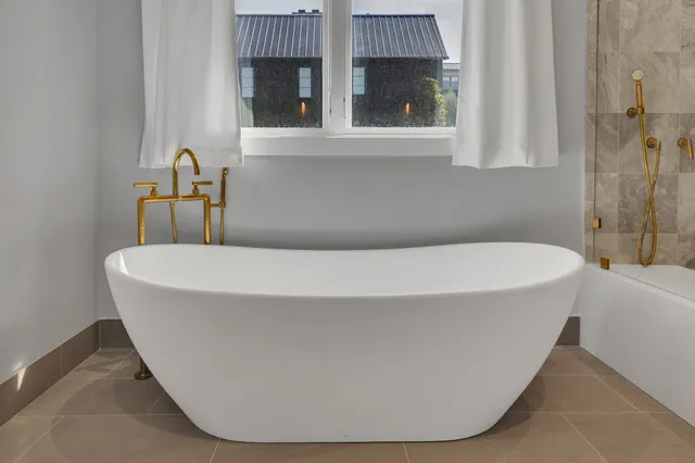 a bathroom with double vanity and a mirror
