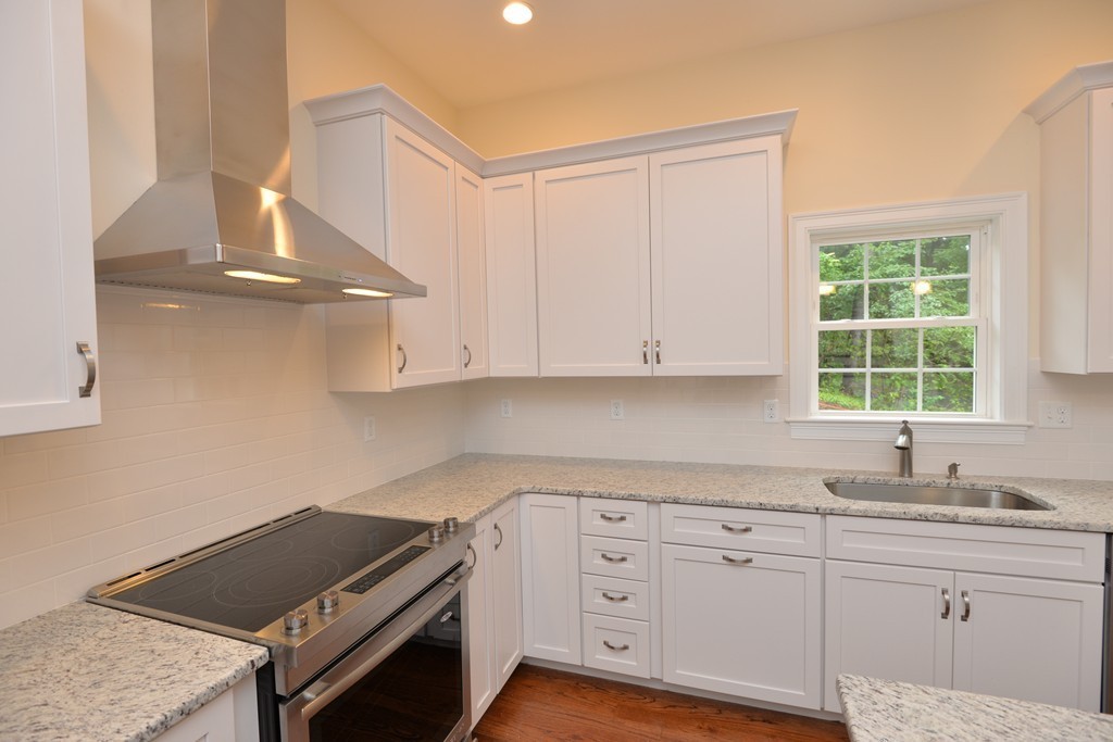 28 Grove Road Natick, MA 01760 - Photo 4 of 30 Gallery Image 4