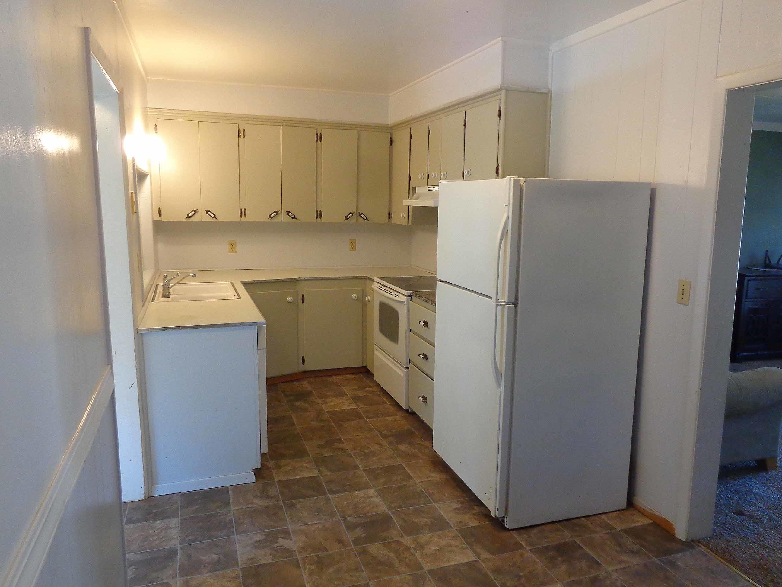 1358 Thomas Road Medford, OR 97501 - Photo 5 of 17 11