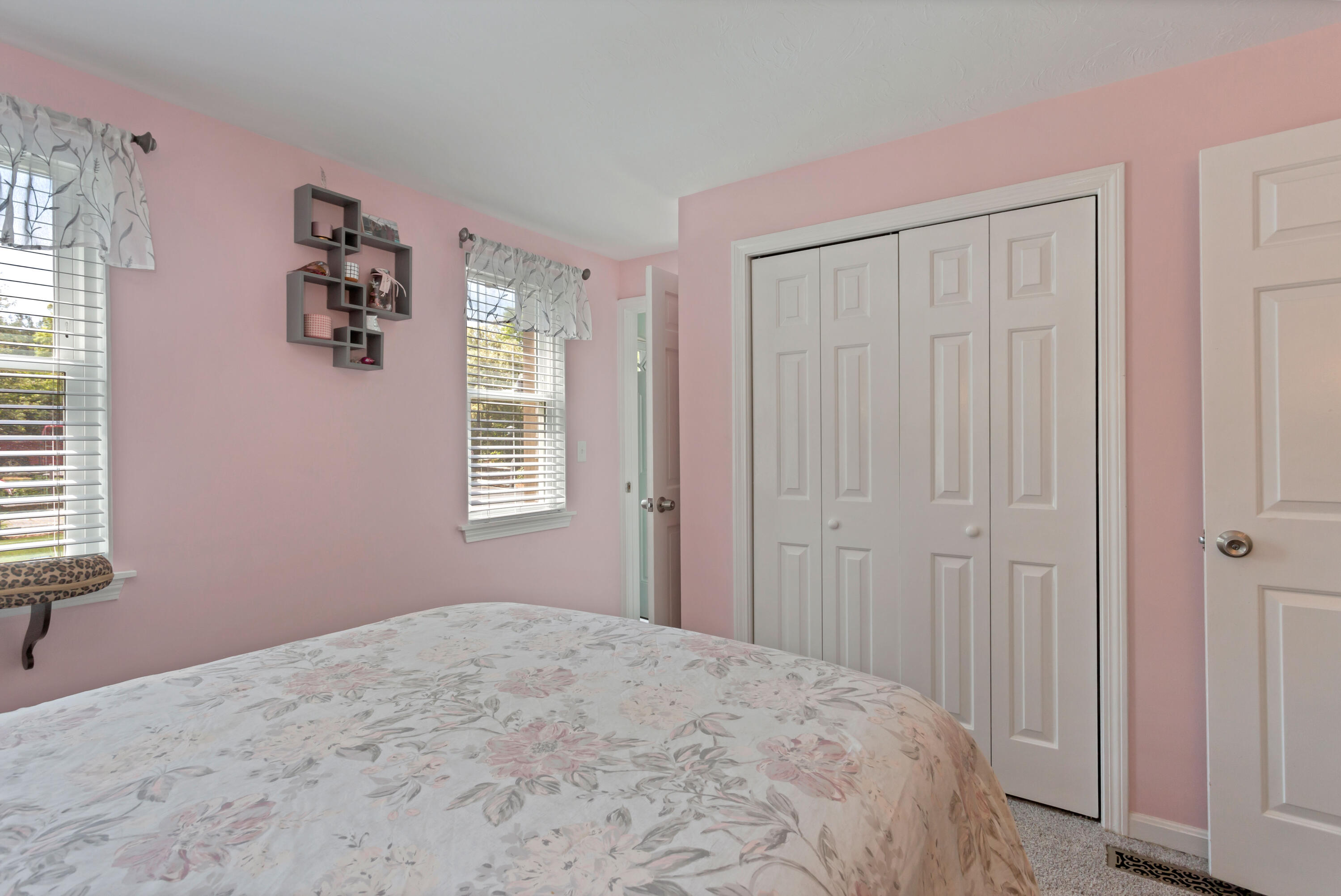 138 Gunstock Road Osterville, MA 02655 - Photo 18 of 47 a bedroom with a bed and a window