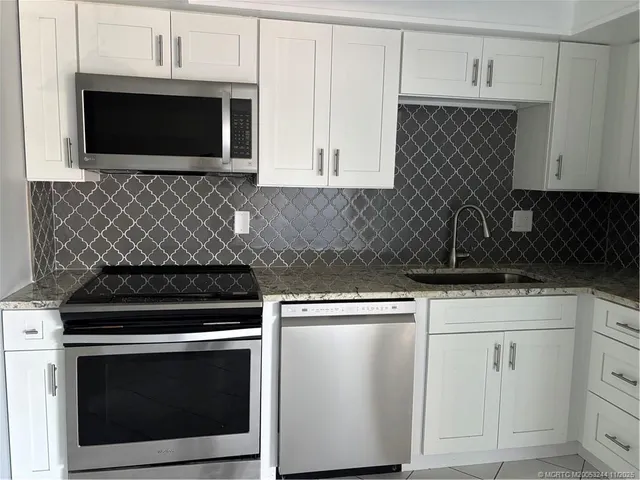 $1,600 | 2041 Northeast Collins Circle, Unit 510, Jensen Beach, FL 34957