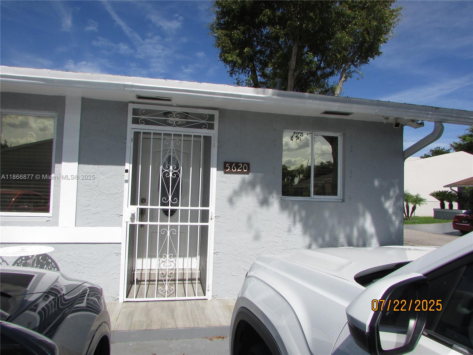 5620 Southwest 140th Place Miami, FL 33183 - Photo 6 of 12 a view of a patio with a table and chairs