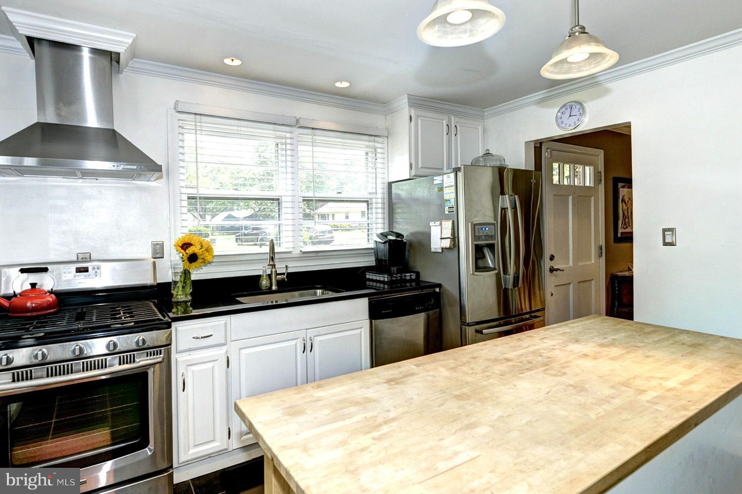 1240 Maple Road Arnold, MD 21012 - Photo 5 of 30 New Stainless Appliance and Granite Kitchen