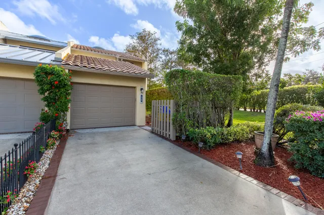 $485,000 | 1989 Canterbury Circle, Wellington, FL 33414