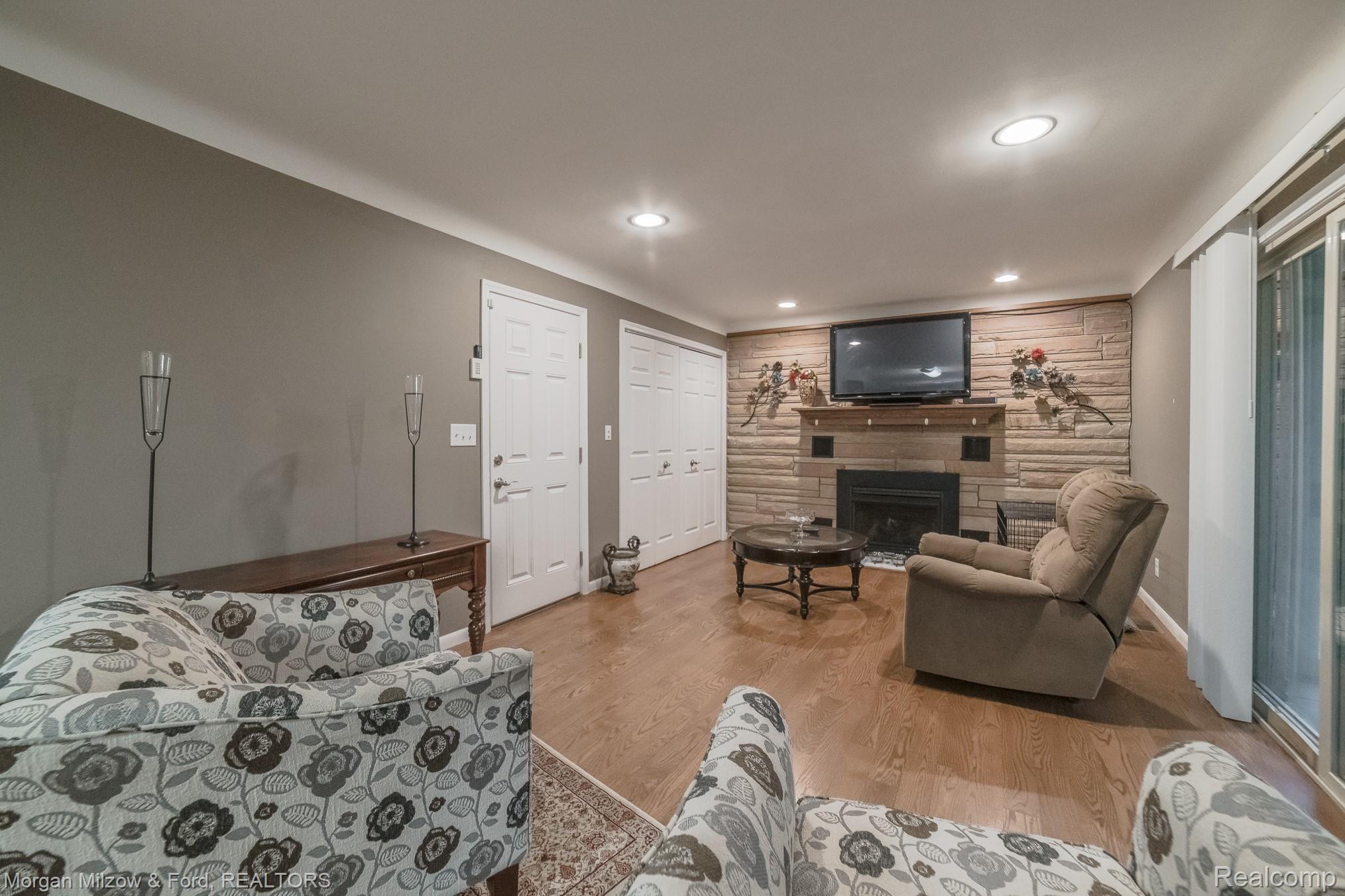 7168 Miller Road Swartz Creek, MI 48473 - Photo 15 of 39 7168 Miller Rd-15.jpg