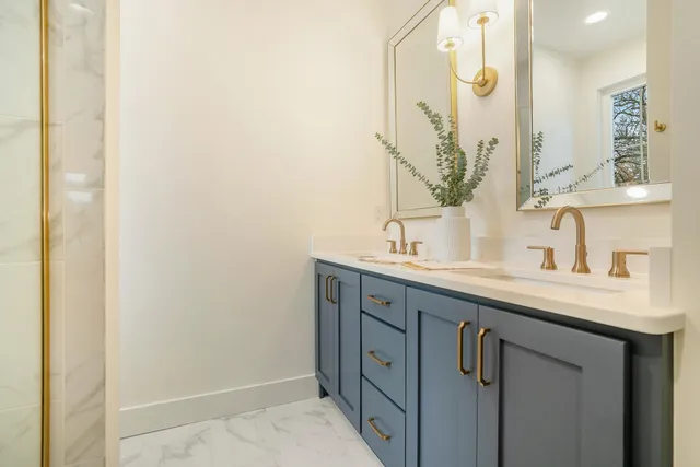 $899,000 | 735 North Twyckenham Drive, South Bend, IN 46617