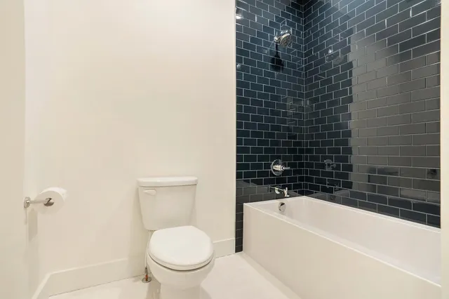 $899,000 | 735 North Twyckenham Drive, South Bend, IN 46617