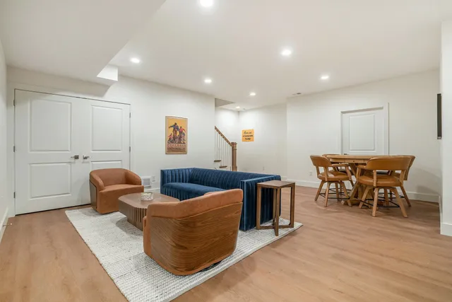 $899,000 | 735 North Twyckenham Drive, South Bend, IN 46617