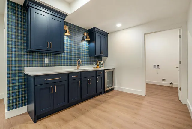 $899,000 | 735 North Twyckenham Drive, South Bend, IN 46617