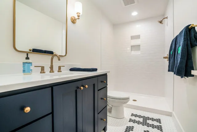 $899,000 | 735 North Twyckenham Drive, South Bend, IN 46617