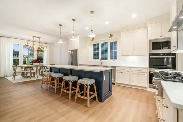 $899,000 | 735 North Twyckenham Drive, South Bend, IN 46617