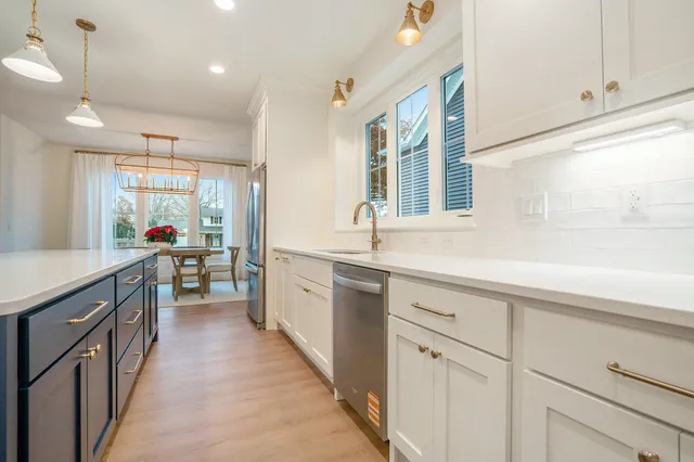 $899,000 | 735 North Twyckenham Drive, South Bend, IN 46617