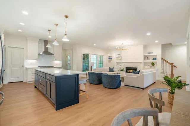 $899,000 | 735 North Twyckenham Drive, South Bend, IN 46617