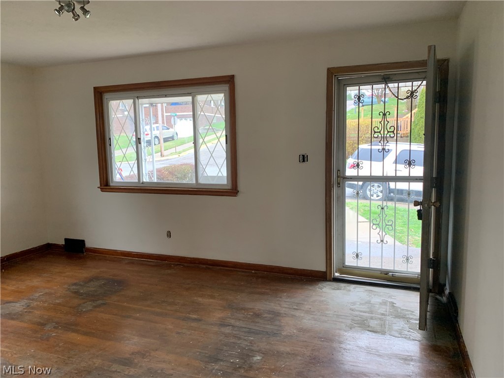 270 Beech Road Weirton, WV 26062 - Photo 2 of 15 Gallery Image 2
