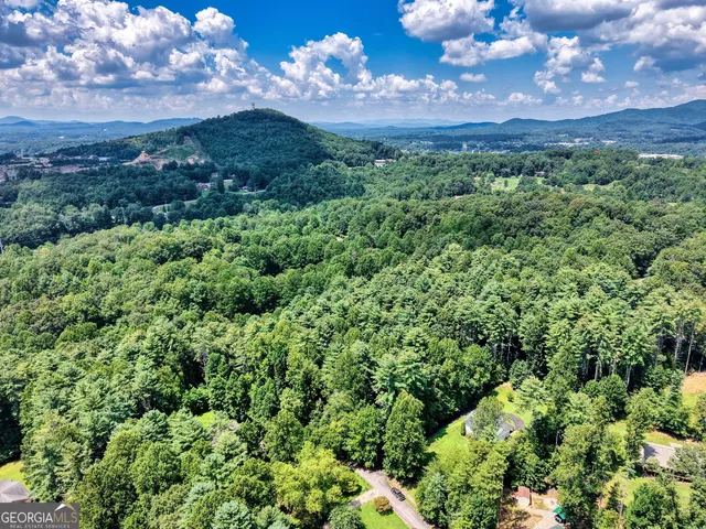 a view of a houses with a yard
