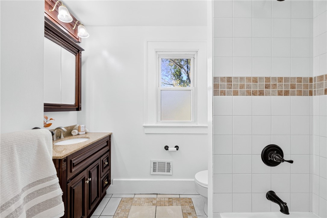 250 Terrace Park Rochester, NY 14619 - Photo 18 of 26 2nd Floor Full Bathroom